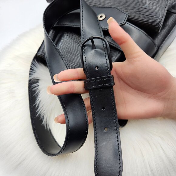 Louis Vuitton Black Epi Leather Sac - Picture 9 of 17